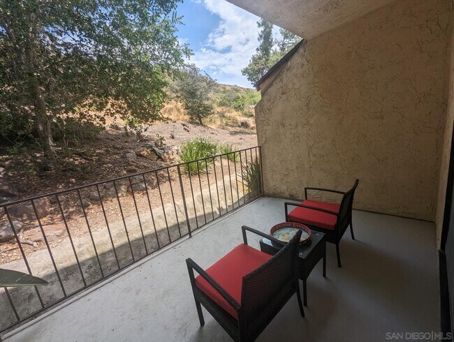 Foto del edificio - 7845 Golfcrest Dr
