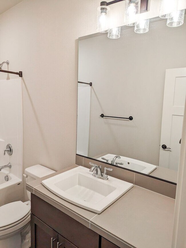 Foto del edificio - 4942 Gemini Ave NE