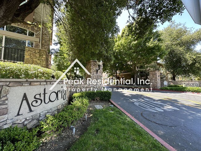 Foto del edificio - Wonderful South Natomas 2bd/2.5ba Condo wi...