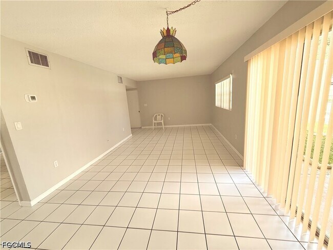 Building Photo - 4923 Vincennes Ct