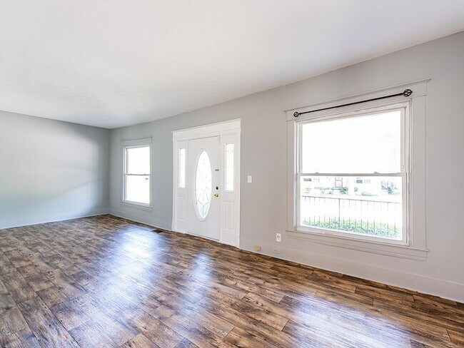 Building Photo - 4300 Hale Ave, Louisville, KY 40211