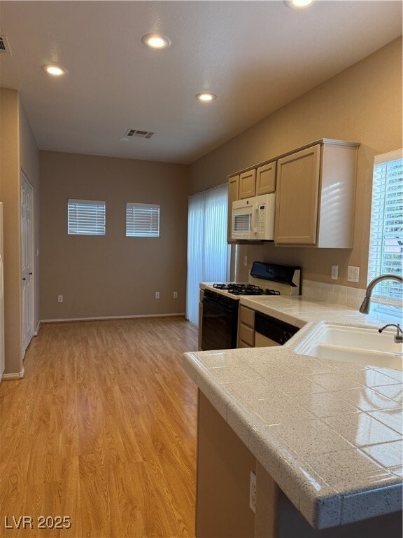 Foto del edificio - 641 Bear Grass St