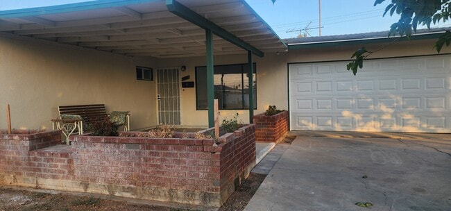 Building Photo - 8872 San Vicente Ave