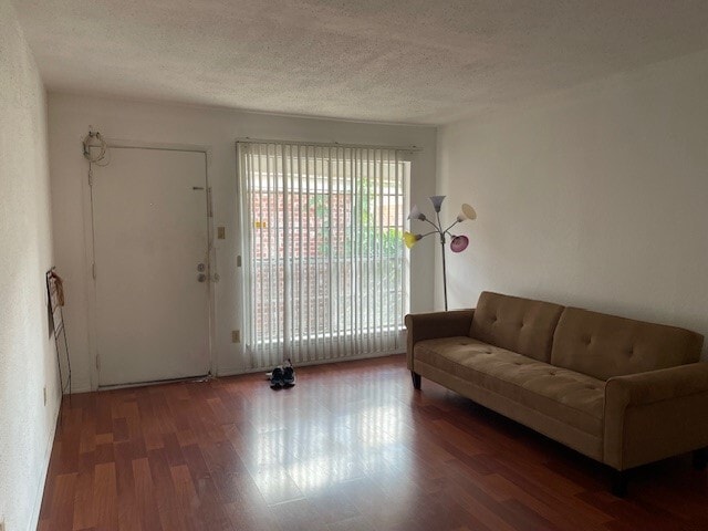 Foto principal - 9201 Clarewood Dr