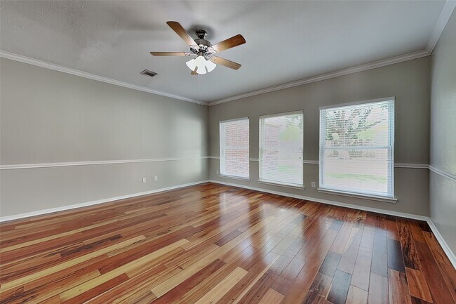 Foto del edificio - 15535 Downford Dr