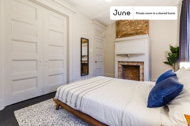 Building Photo - Room in Shared 4 bed/1 bath home