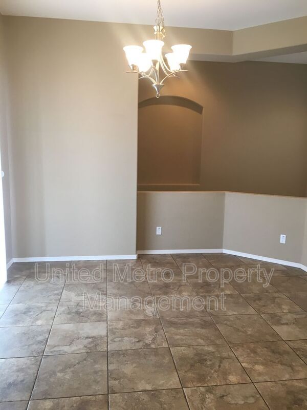 Foto del edificio - 6065 Haskins Ct