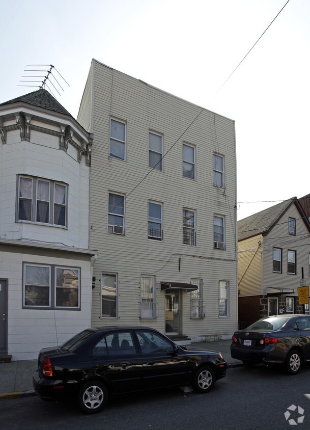 Primary Photo - 417 70th St
