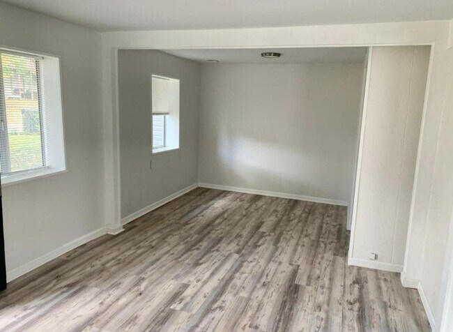 Building Photo - 822 Belleaire Ave