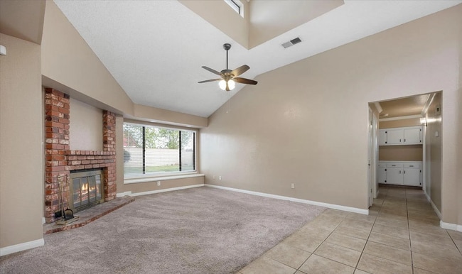 Building Photo - Beautiful Single Family Home in the Southwest