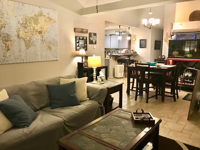 Área de sala de estar - 14417 Tiffer Ln