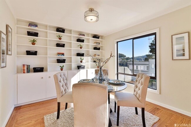 Building Photo - Golden Gate Heights Perfection! 2BR+Den/Su...