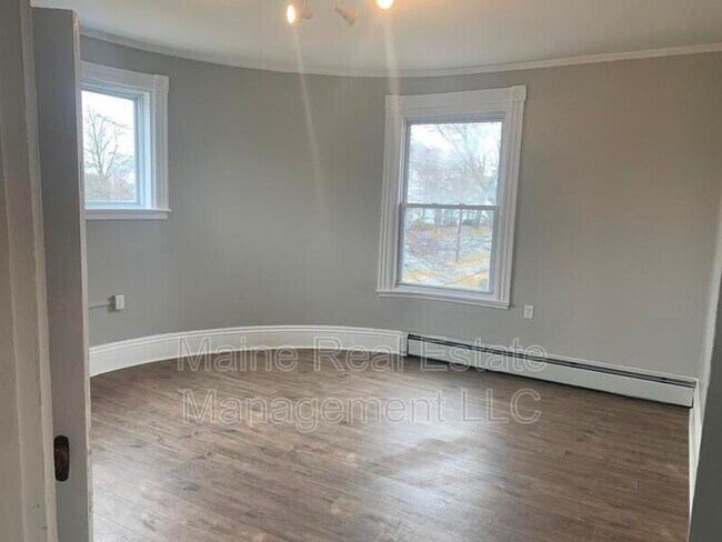 Foto del edificio - 372 Hammond St