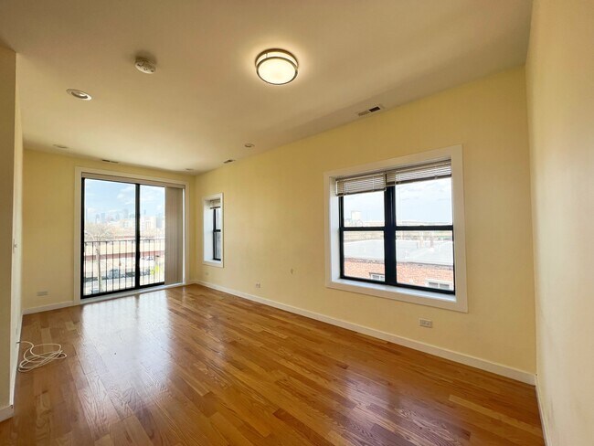 Building Photo - 213 W 25th Pl