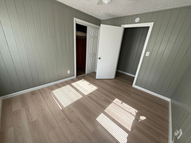 Foto del edificio - Mulberry- 2/1 Duplex, Immediate Move-In