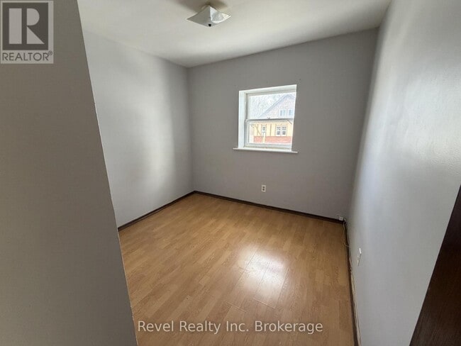 Building Photo - 571 Ontario St