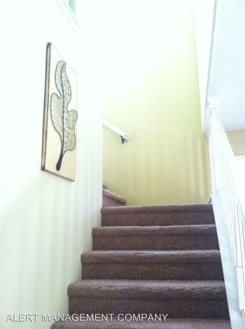 Building Photo - 4 br, 2.5 bath House - 2672 Stowe Dr. #128