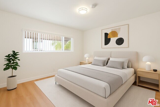 Foto del edificio - 8440 Willoughby Ave