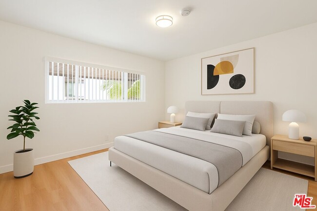 Building Photo - 8440 Willoughby Ave