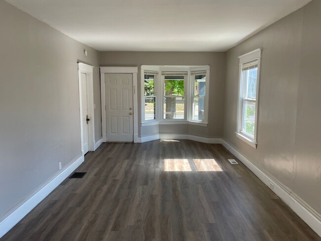 Foto del edificio - 43 Fuller Ave NE