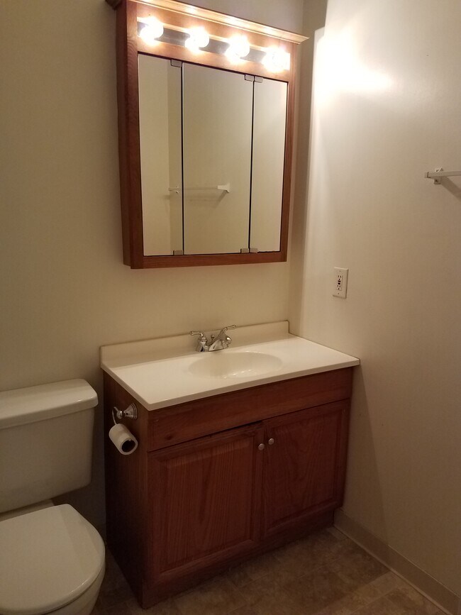 Foto del edificio - 1055 Baywood Dr