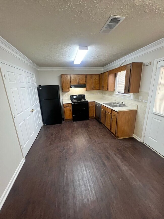 Foto del edificio - 3125-3127 Sarah Lou Drive