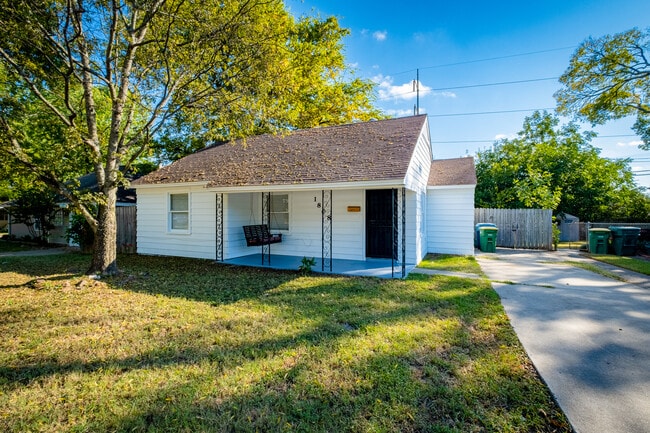 Building Photo - 1808 Iris St