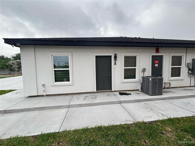 Foto del edificio - 3201 S 6th Ln