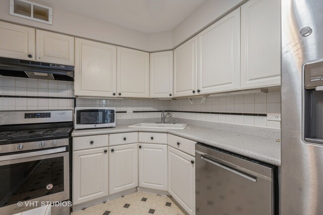 Foto del edificio - 6325 N Sheridan Rd