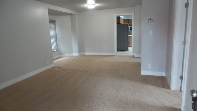 Building Photo - 433 S Kimball St