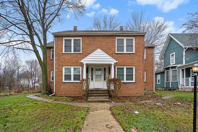 Building Photo - Newly Renovated 1br/1ba Apartment Available! PICTURES COMING SOON!