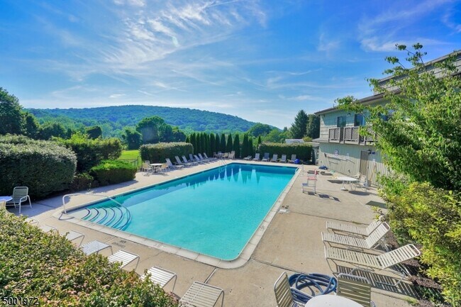 Foto del edificio - 1214 Spruce Hills Dr