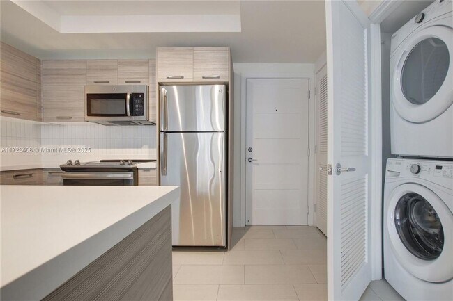 Foto del edificio - 1756 N Bayshore Dr