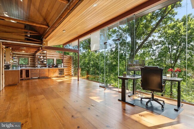 Foto del edificio - 11540 Springridge Rd