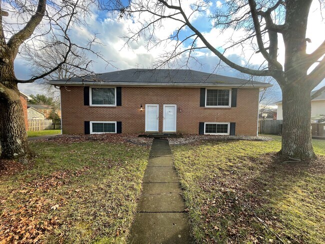 Building Photo - 410 Woodview Dr