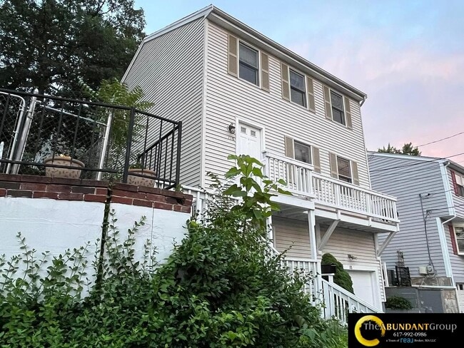 Building Photo - 118 Montclair Ave