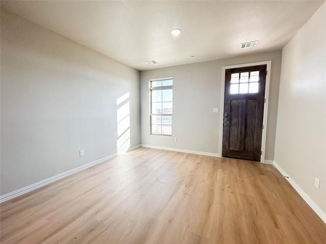 Building Photo - 2121 Luna Dr