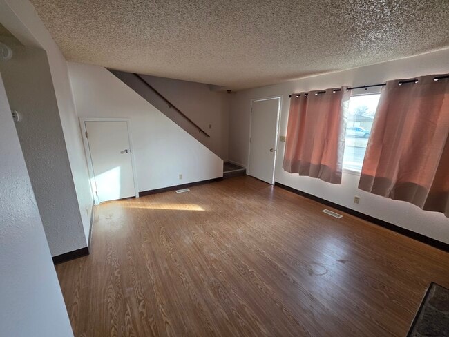 Building Photo - 1640 E 4th N