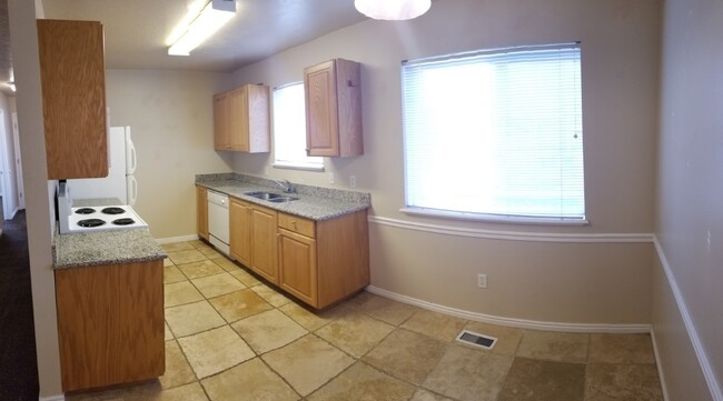 Building Photo - 2 bed, 1 bath at Brentwood