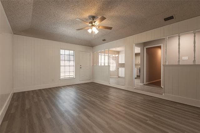 Building Photo - 3611 Hialeah Dr