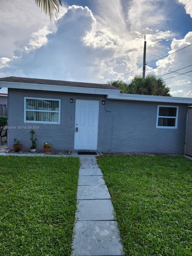 Building Photo - 137 Abaco Dr