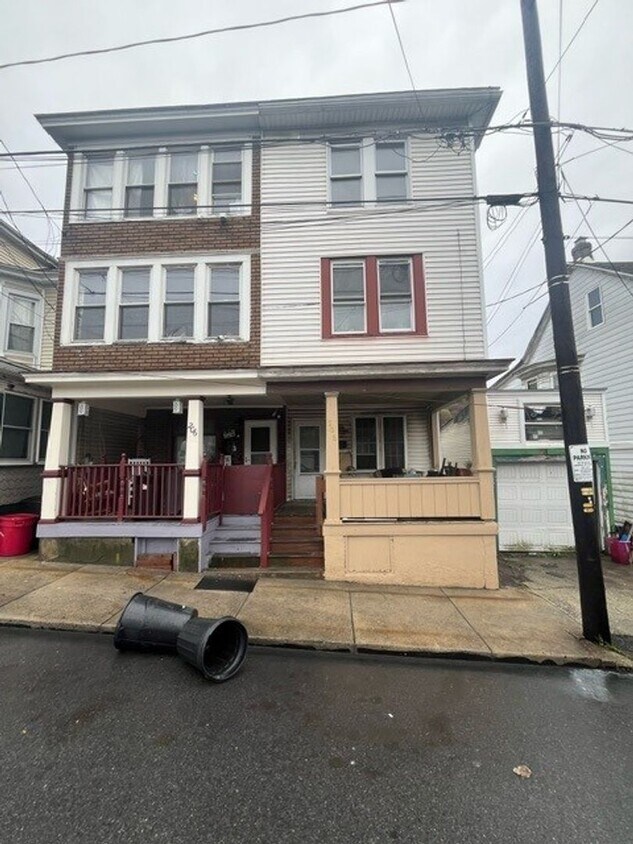 Primary Photo - 208 W Patterson St