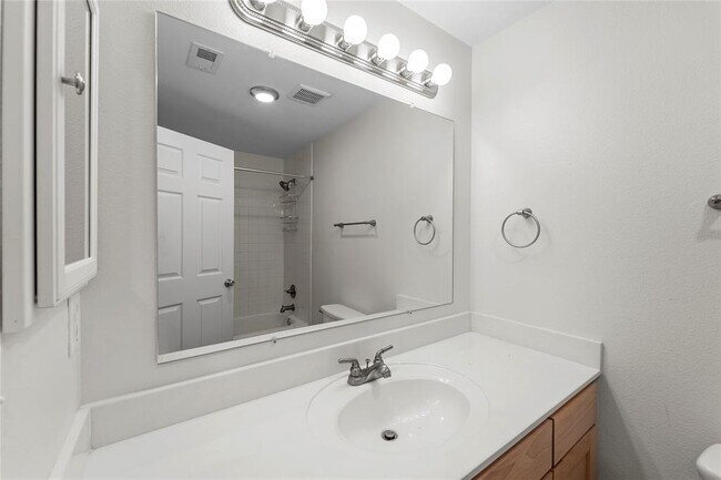 Foto del edificio - 2209 S Braeswood Blvd