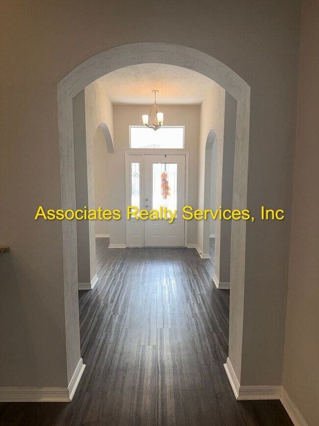 Foto del edificio - Spacious 4-Bedroom Home with Office in Portofino!  LOOK!