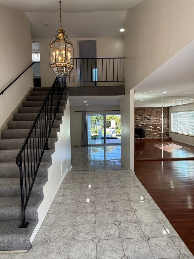 Building Photo - Spacious 4 Bed 3 Bath Cul-de-Sac Home