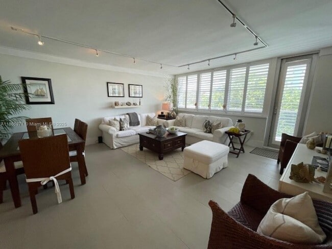 Foto del edificio - 5313 Collins Ave