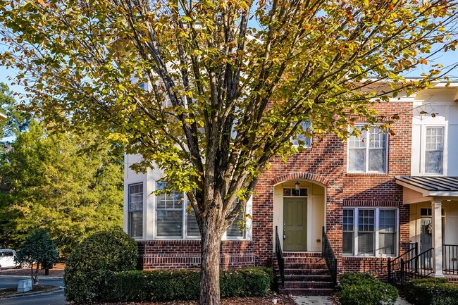 Foto del edificio - Great End Unit Luxury Townhome in RTP