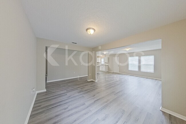 Building Photo - 21 Philmont Ln