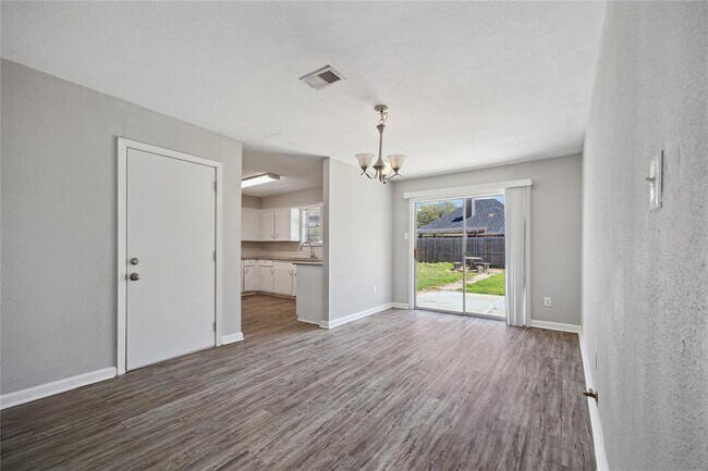 Foto del edificio - 7819 Corinth St