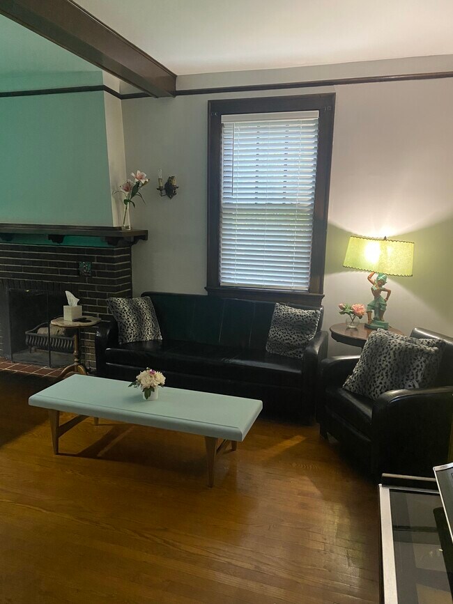 Foto del edificio - 301 Bingham Ave